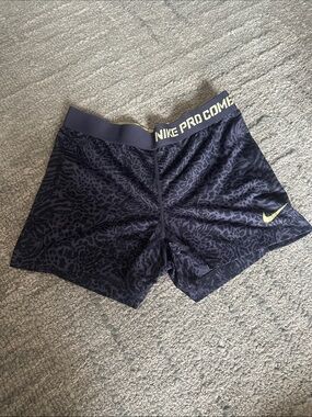 Nike Pro Women's Dark Printed Compression Shorts